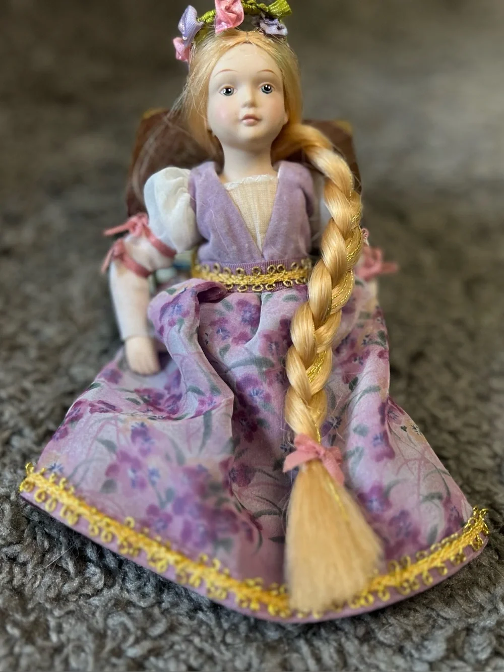 VTG 1986 Avon Rapunzel Fairy Tale Collection Porcelain Doll ✨